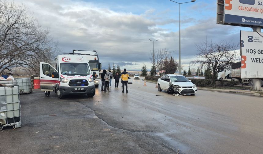 Otomobilin çarptığı tırın deposu patladı