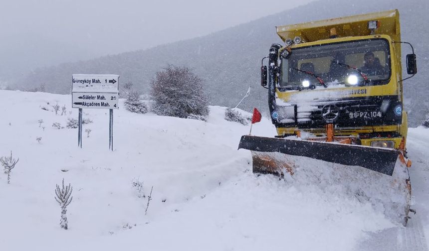 Büyükşehir Ekiplerinden Gece Boyu Kar Mesaisi