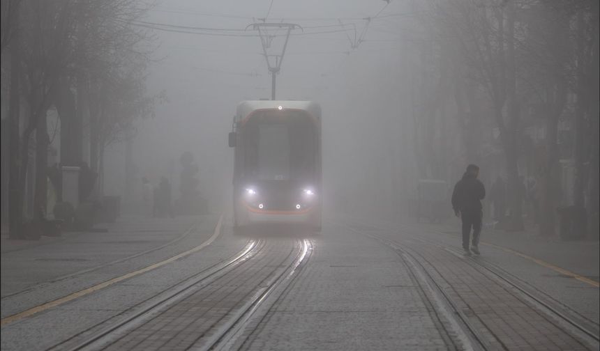 Eskişehirliler pazar sabahına sisle uyandı