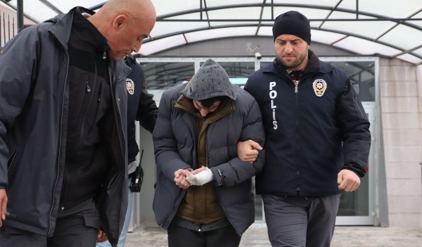 Üvey oğlu tarafından bıçaklanan adam hayatını kaybetti