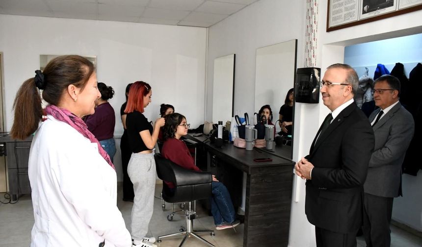 Müdür Aydın Tepebaşı Halk Eğitimi Merkezi'nde