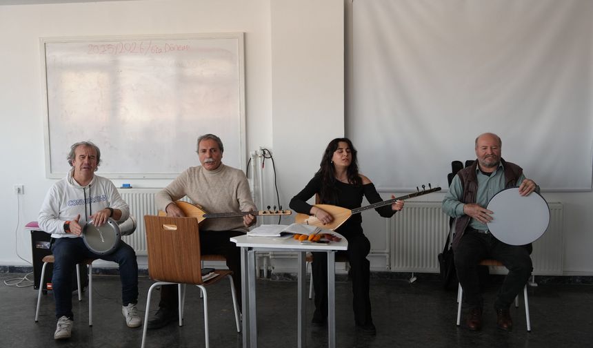 Kıdemli Vatandaşlar Notalarla Dolu Günlerde Buluşuyor