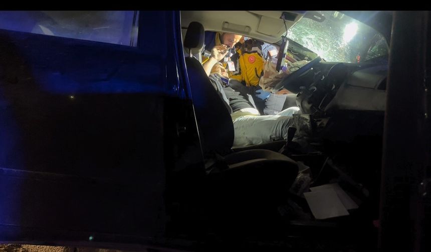 Beton kolona çarpan otomobildeki ağır yaralı şahıs hayatını kaybetti