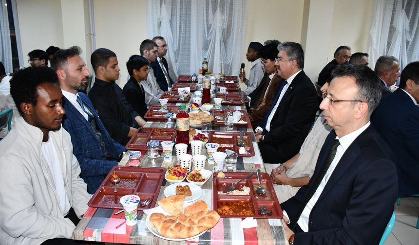 Vali Yılmaz Uluslararası Öğrencilerle Buluştu