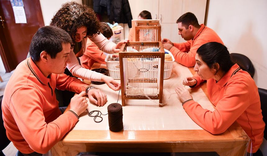 Tepebaşı’nda Hayat Engellere Takılmıyor