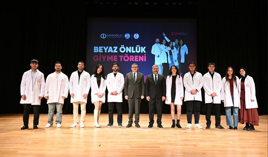 Geleceğin Eczacıları Beyaz Önlüklerini Giydi