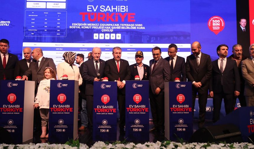 Eskişehir'de TOKİ'nin 6 bin 55 aileyi ev sahibi yapacağı kuraların çekimi başladı