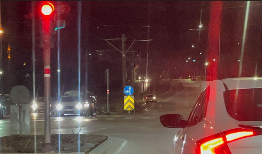 Eskişehir’de raylarda ilerleyen otomobil tehlikeye davetiye çıkardı