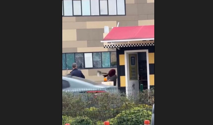 Taksi bulamayınca durağı böyle dağıttı