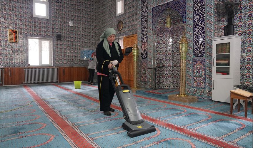 Tepebaşı Belediyesi'nden Cami ve Mescitlerinde Ramazan Temizliği