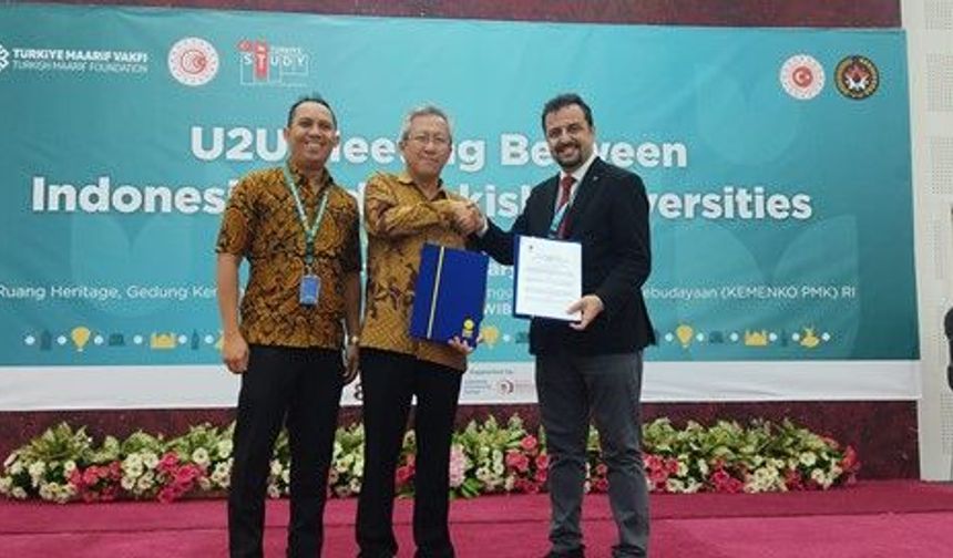 Anadolu Üniversitesi Endonezya’da Türk Üniversiteleri Eğitim Fuarı’nda