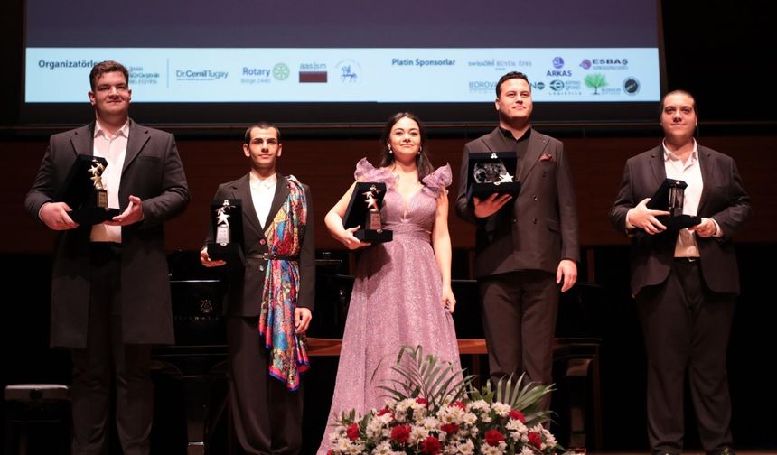 Anadolu Üniversitesi öğrencileri Genç Solist Yarışması’ndan ödülle döndü