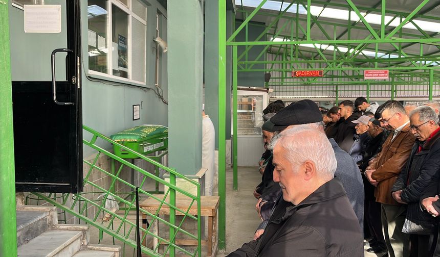 Eskişehir'de babasının öldürdüğü 13 yaşındaki kız toprağa verildi