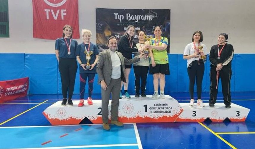 Eskişehir'de sağlık çalışanlarının masa tenisi heyecanı