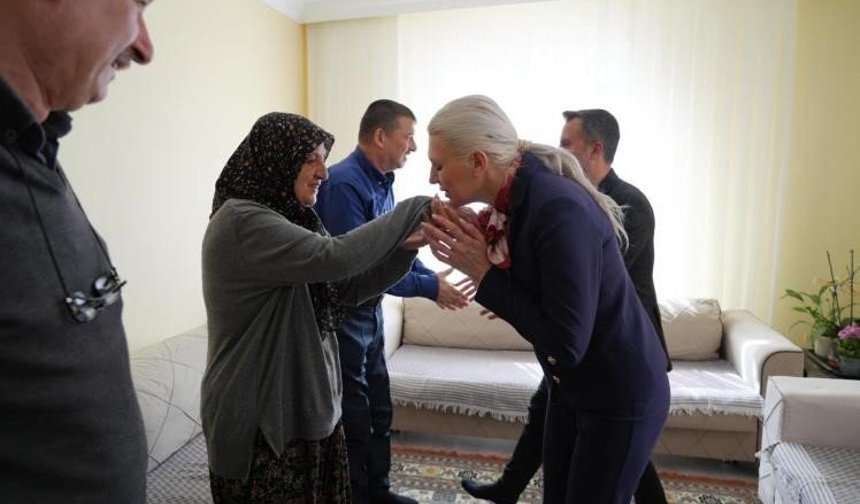 Başkan Subaşı şehit ailesini ziyaret etti