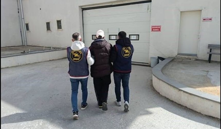 21 yıl hapis cezası bulunan dolandırıcı JASAT'tan kaçamadı