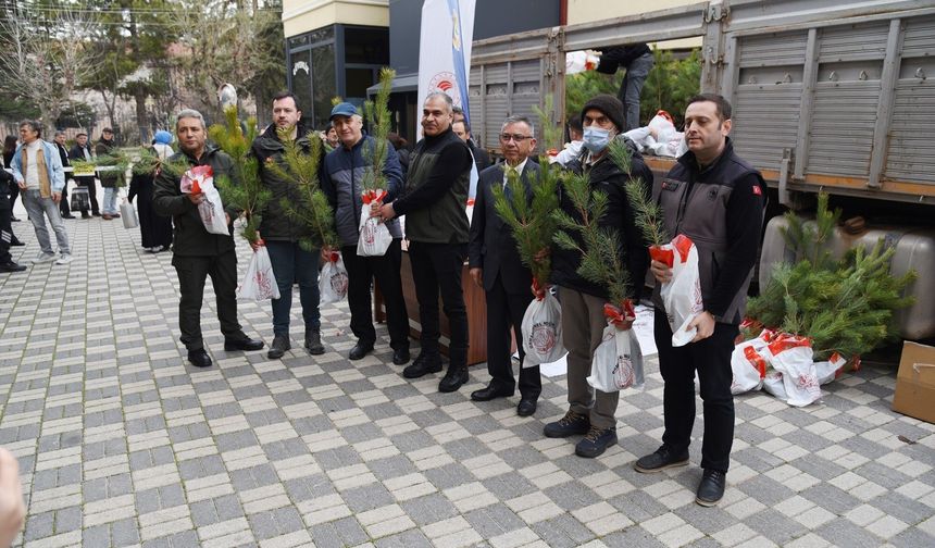 Eskişehir Orman Bölge Müdürlüğü'nden fidan dağıtımı