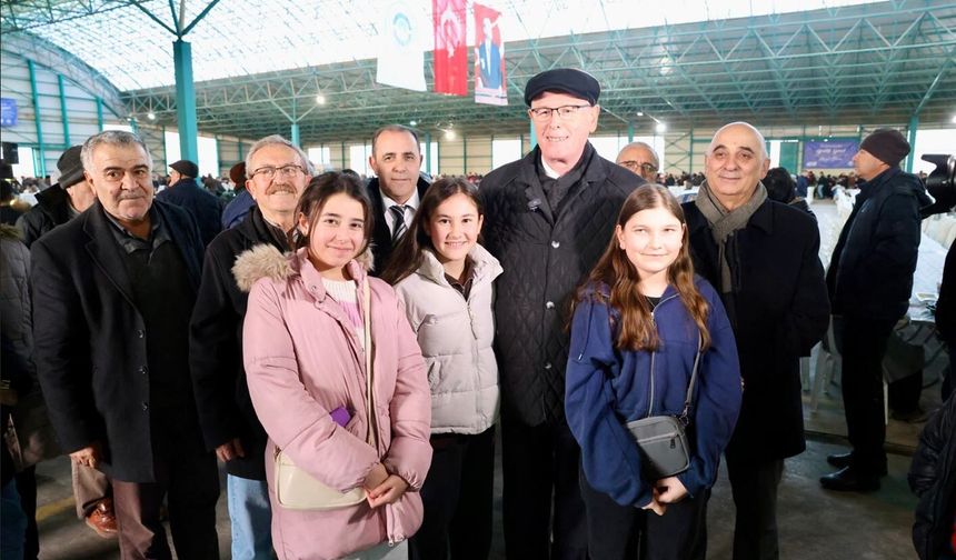 Başkan Kurt 75.Yıl Mahallesi’nde Binlerce Vatandaşla Buluştu