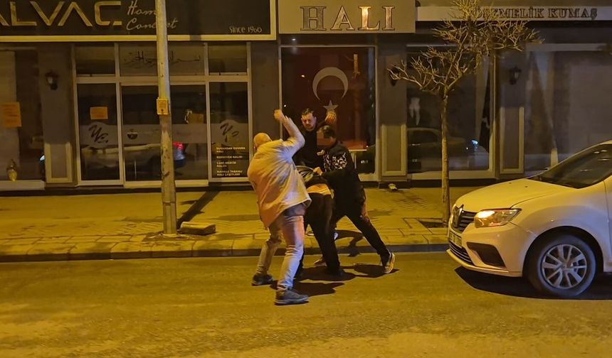 Eskişehir'de cadde ortasındaki kavga kamerada