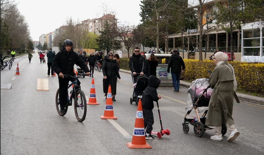 Arabasız Pazar’da Cadde Ve Sokaklar Vatandaşlara Açıldı