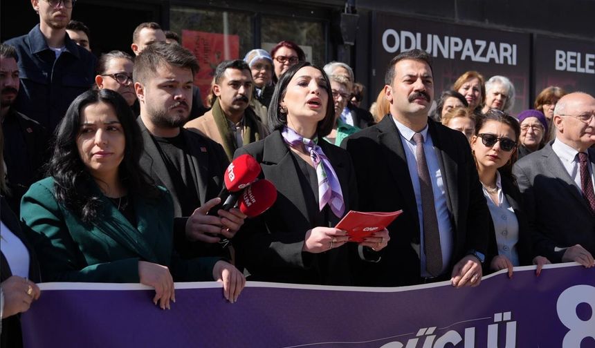 "8 Mart 'hediyeleşme' günü değil bir 'sözleşme' günüdür"