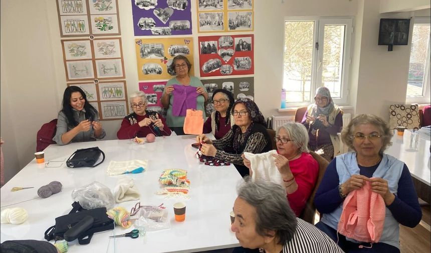 Koca Çınar Müdavimlerinden Halk Market’e Bayram Hediyesi