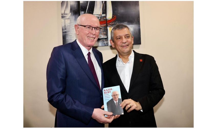 Kazım Kurt'u Anlatan Kitap Özgür Özel İle Buluştu