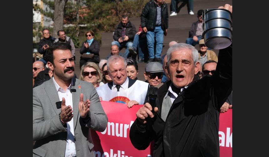 Eskişehir'de Emekliden İktidara Sefer Taslı Tepki