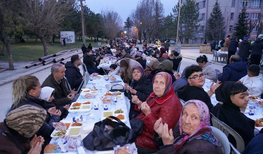 Uluönder Kardeşlik Sofrasında Binlerce Yürek Buluştu