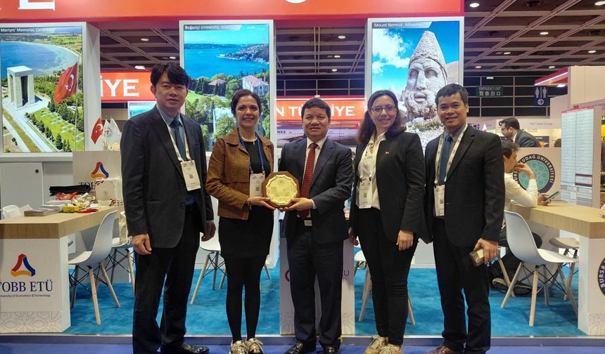 Anadolu Üniversitesi'nden Hong Kong Çıkarması