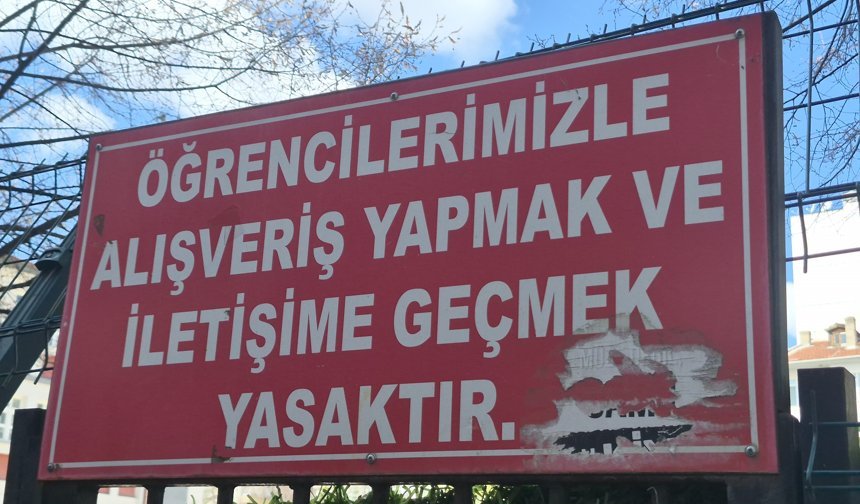 Kız Anadolu Lisesi'nde "Öğrencilerimizle İletişime Geçmek Yasaktır" Pankartı