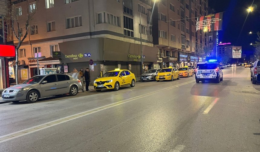 ‘Yan bakma’ kavgasında bıçaklanan 1 kişi ağrı yaralandı