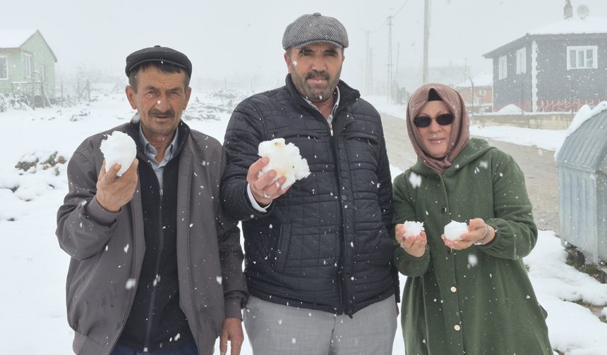 Eskişehir'in yüksek kesimdeki mahallesi kışa geri döndü