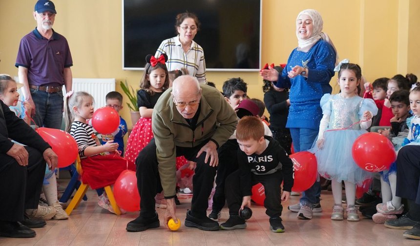 Tepebaşı’nda Minikler Ve Deneyimlilerin 23 Nisan Coşkusu