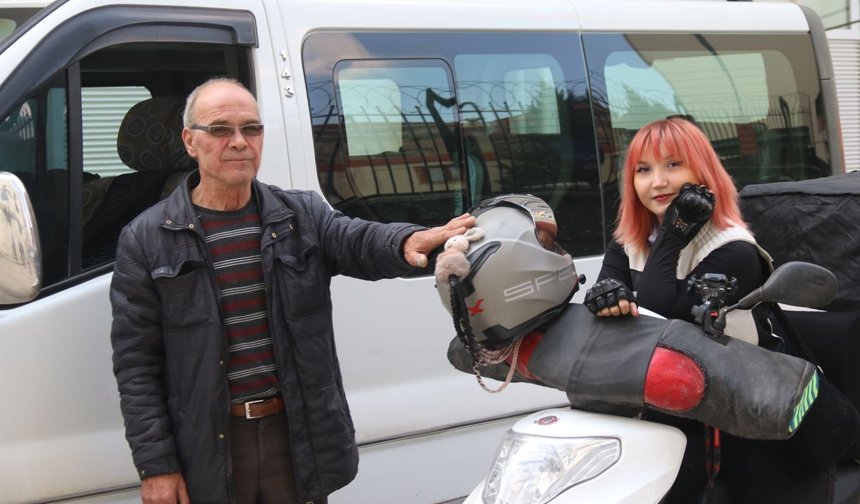 Trafikte karşılaştığı kadın kuryede sanki kaybettiği kızını gördü