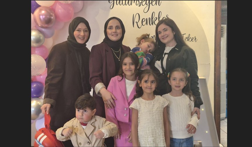 9 yaşında ilk kişisel sergisini açtı