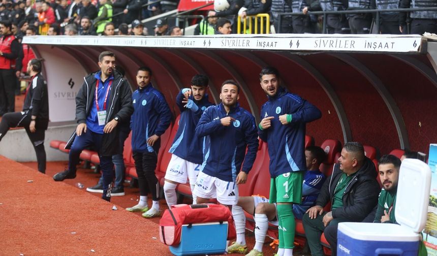 Kütahyasporlu Futbolculardan Sporcuya Yakışmayan Çirkin Hareketler