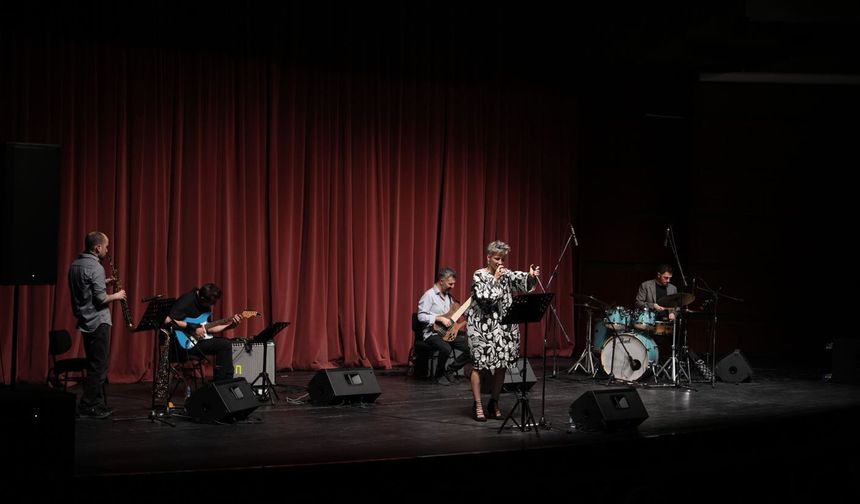 Caz Ve Soul Rüzgârı Müzikseverleri Büyüledi