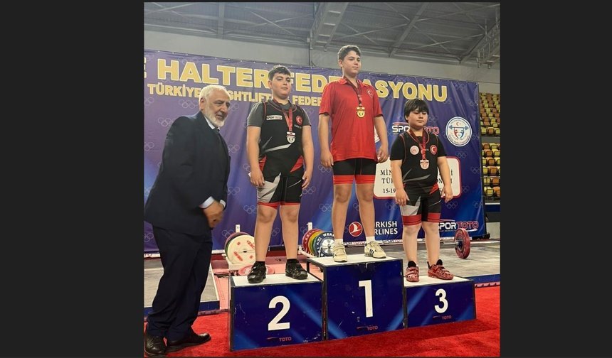 Minik Halterci Taha Toprak Türkiye 2'ncisi Oldu