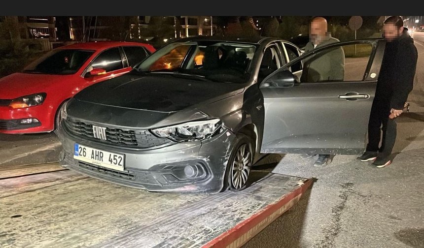 Lastikleri patlatılarak durdurulan araçtan uyuşturucu çıktı