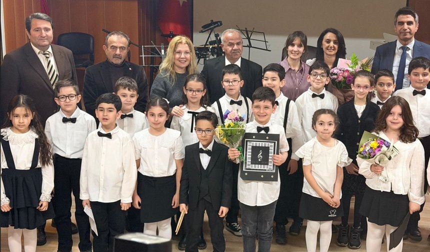 Eskişehir Eğitimindeki 100 Yıllık Çınar Sanatla Çiçek Açtı