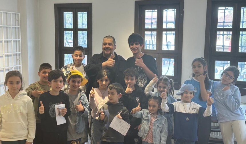 23 Nisan’da Çocuklar Kendi Şarkılarını Yazdı