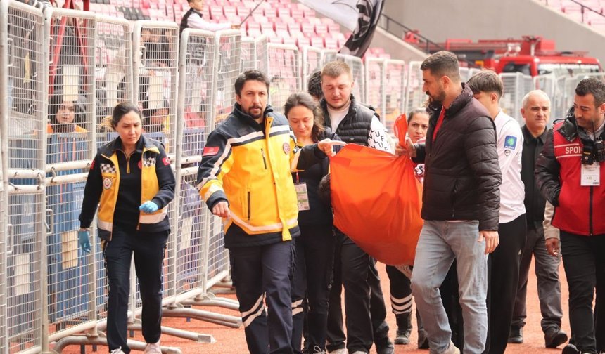 Tribünde epilepsi nöbeti geçirdi