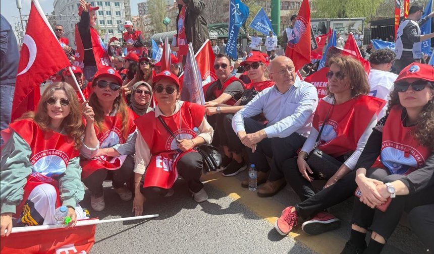 CHP’li Çakırözer’den Barikatlarla Engellenen Öğretmenlerin Yaşam Nöbetine Destek