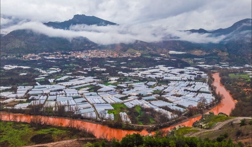 Yağmur sonrası Sakarya Nehri'nin rengi değişti