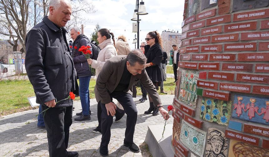 Pandemide Hayatını Kaybeden Sağlık Çalışanları Anıldı