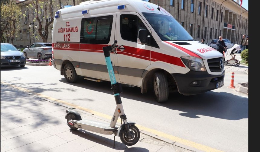Eskişehir'de otomobil scooter'a çarptı