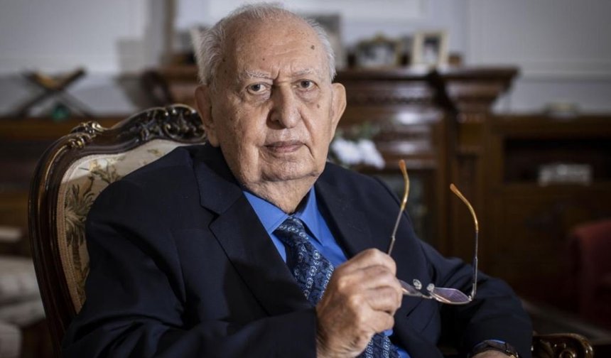 Hüsamettin Cindoruk Hayatını Kaybetti