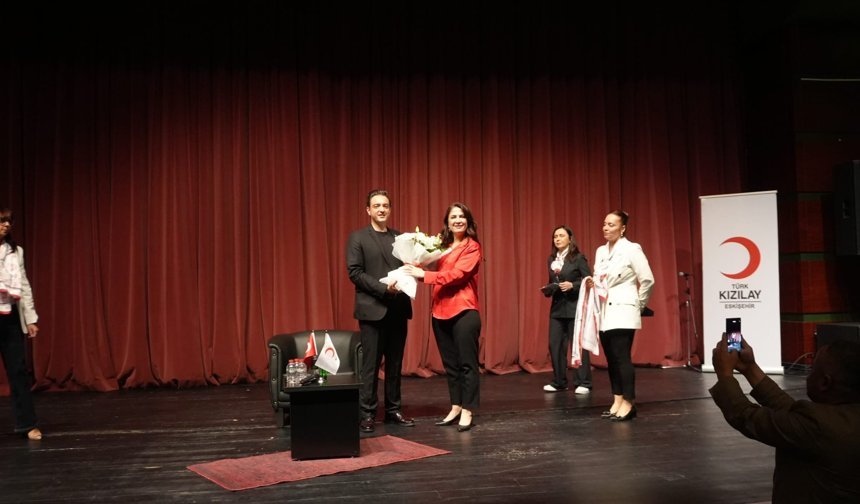Dilek Cesur'dan Anneler Günü Söyleşisi