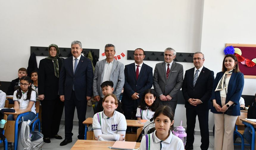 Eskişehir'de İki Okula Görkemli Açılış